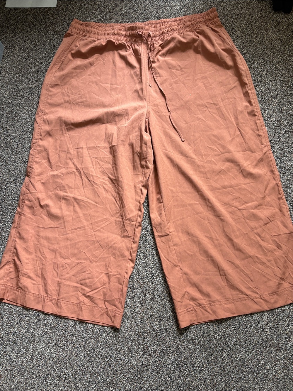Old Navy Women's Wide-Leg Drawstring Pants in Terracotta